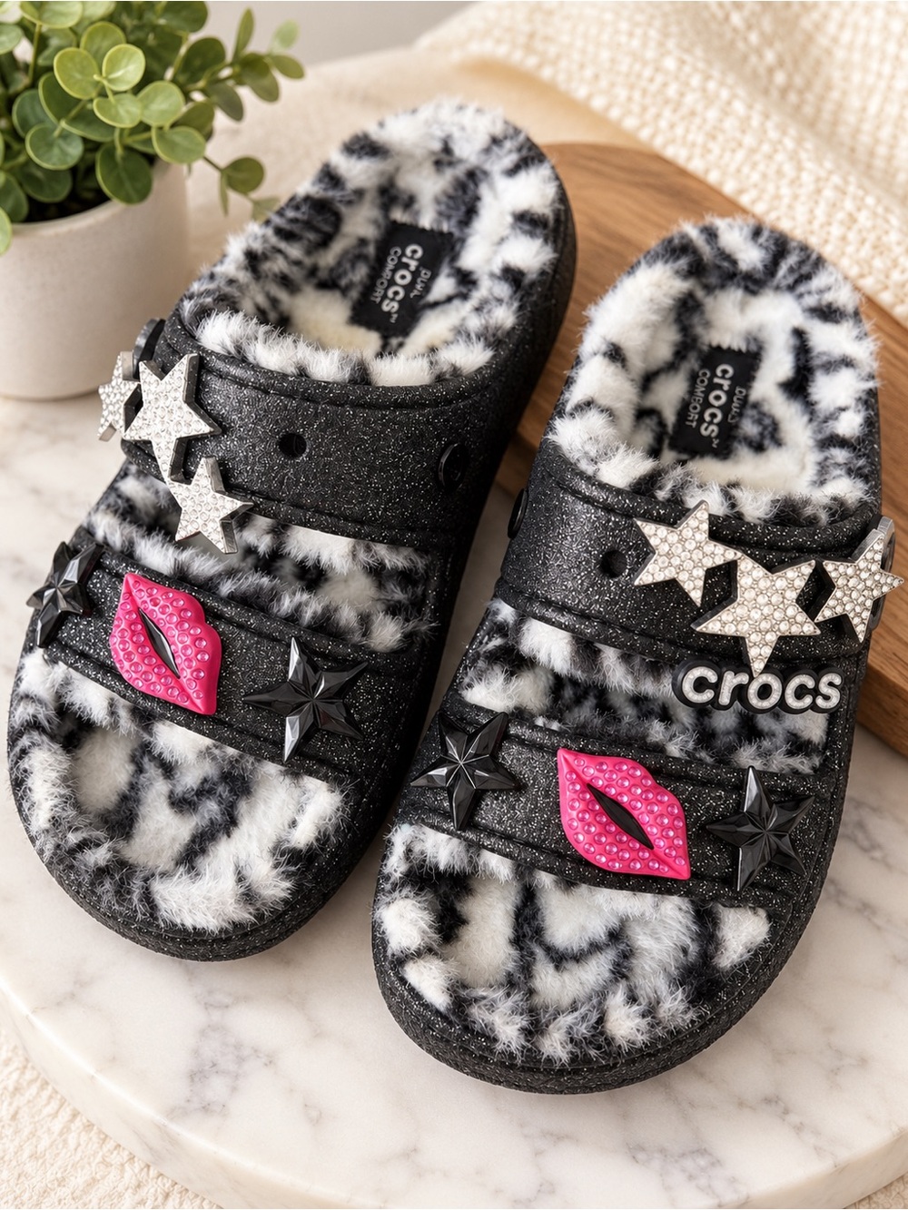 NWOT Crocs Women’s 6 Black Glitter Fuzzy Leopard Embellished Sandals